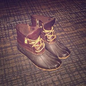 Brown Sperry duck boots size 9